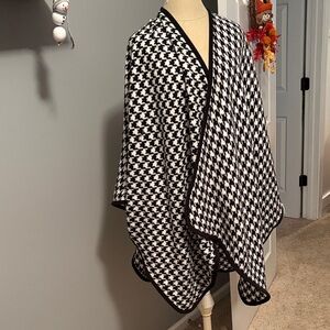 Houndstooth Black and White Women's Cape